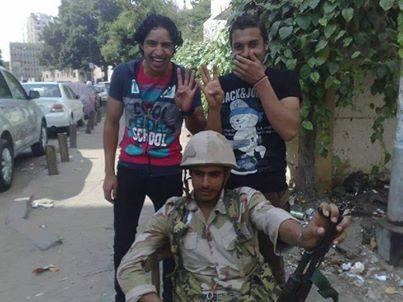 الجيش..نحن”شرعية مسلحة”والنشيد الوطني “تسلم الأيادي”