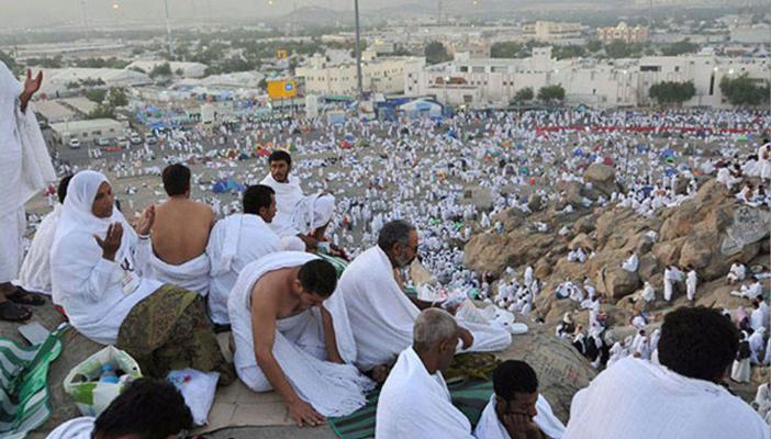 ضيوف الرحمن يتوافدون على صعيد عرفات