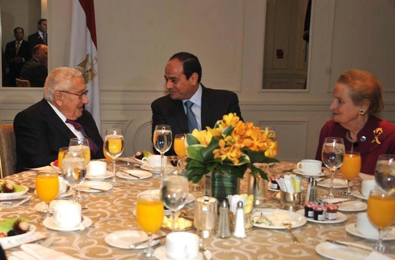 بعد تهرب الرؤساء من لقائه.. السيسي يجتمع بعواجيز أمريكا