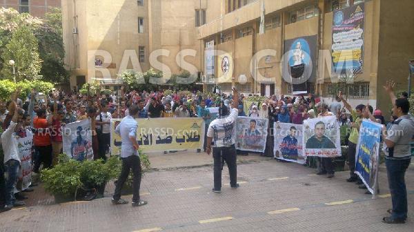 طلاب ضد الانقلاب يواصلون تظاهراتهم بجامعة بنها