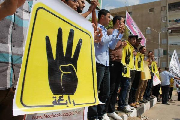 وقفة طلاب ضد الانقلاب ببورسعيد أمام كلية الهندسة