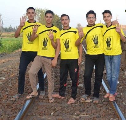 “شباب ضد الانقلاب” يقطعون السكك الحديدية بإمبابة