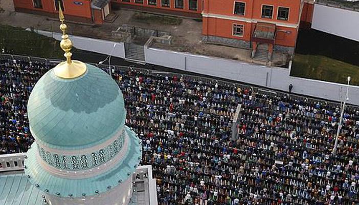 من باريس إلى الصين.. “عيد مبارك” بكل لغات العالم