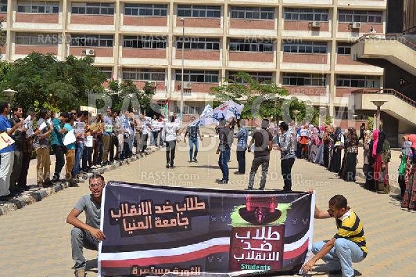 طلبة طب المنوفية: اكتب على حيطة الجامعة.. الحرية راجعة راجعة