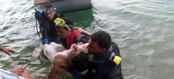 بالفيديو.. لحظة انتشال جثث غرقى مركب رشيد