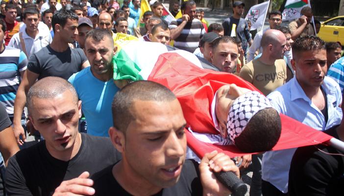 الفلسطينيون يشيعون جثمان شاب قتله جيش الاحتلال قرب نابلس