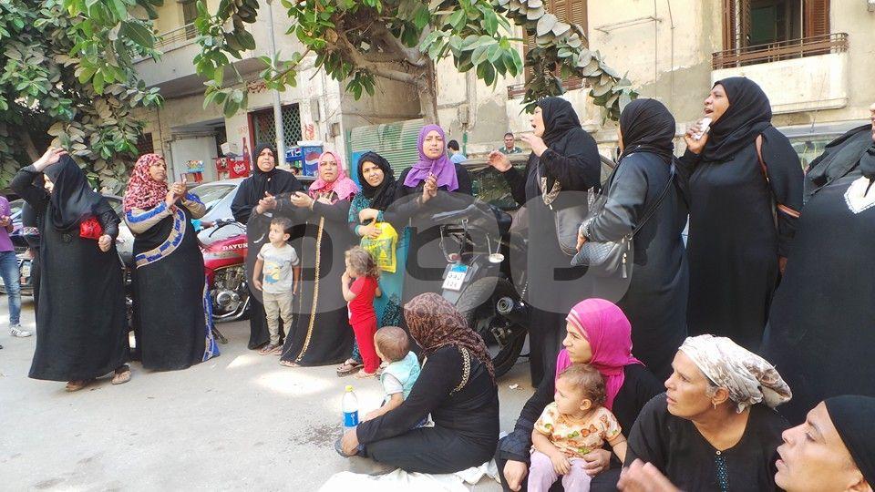 وقفة لأهالى تل العقارب أمام “الوزراء” للمطالبة بتوفير وحدات سكنية لهم