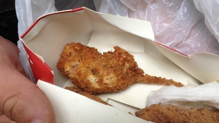 “كنتاكي” تفتح تحقيقًا بعد العثور على فأر مقلي داخل إحدى وجباتها