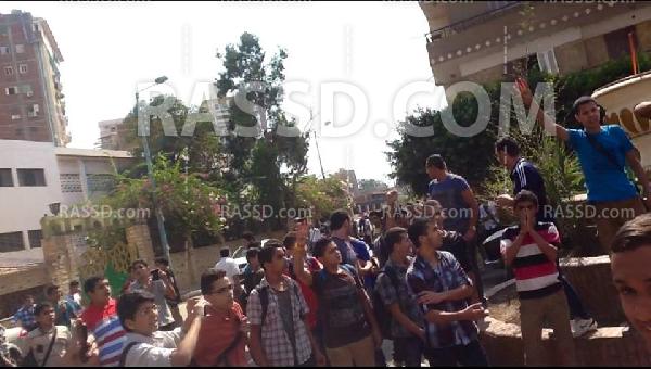 طلبة الثانوية بالمنصوؤة ينهون وقفتهم خوفًا من مطارة الأمن