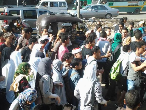 بالفيديو ..طلاب معهد أزهري بشبرا في مسيرة ضد الانقلاب