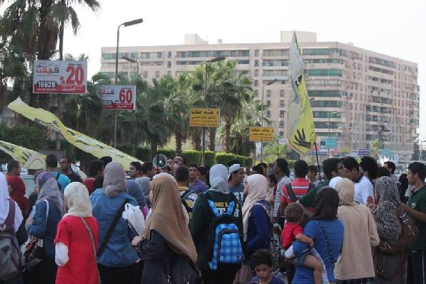 وقفة ضد الانقلاب لطلاب مدارس محيط النادي الأهلي