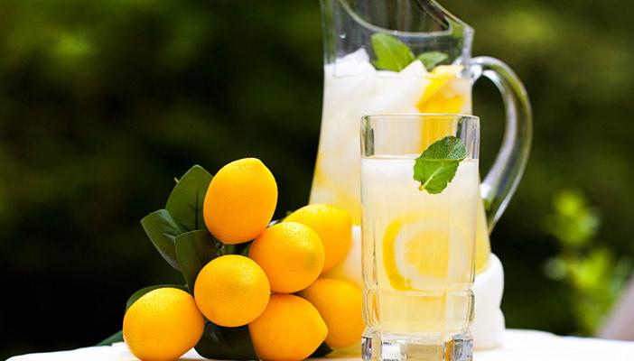 يذيب حصوات الكلى وينقي الكبد من السموم.. تعرَّف على فوائد الليمون