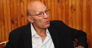 فيديو..عبدالمعطي حجازي يخطيء في القرآن بلجنة الخمسين