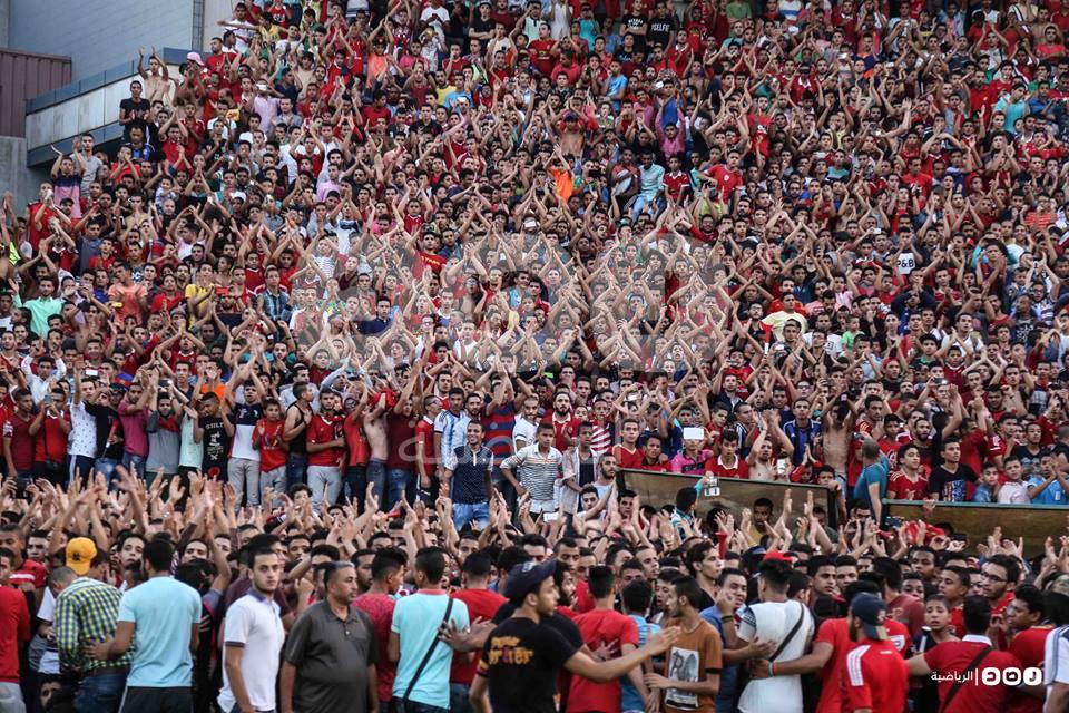 400 مشجع يؤازرون الأهلي في جنوب إفريقيا