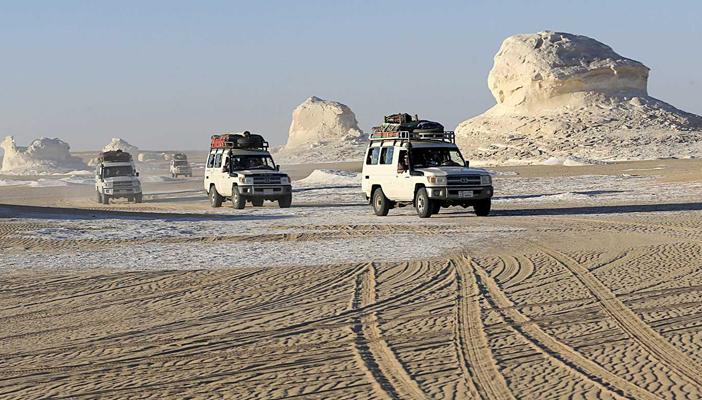 “الجارديان”: مقتل السياح المكسيكيين يوجب مراجعة مبيعات الأسلحة لـ”مصر”