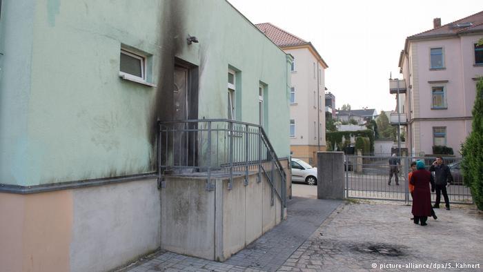 انفجار قنبلتين بدائيتين أمام مسجد ومركز مؤتمرات بألمانيا