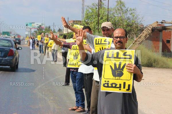 سلسلة بشرية بكفر الدوار في جمعة الشباب عماد الثورة
