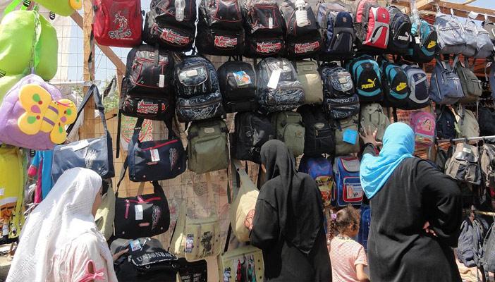 الآباء بين “كماشة” مصاريف العيد ومستلزمات المدارس.. معاناة تتضاعف