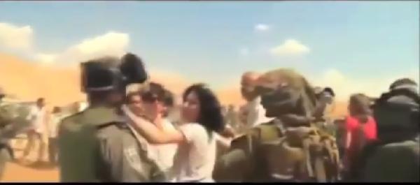 فرنسية تلطم صهيونيا لأجل فلسطين…ومصر تخنق غزة