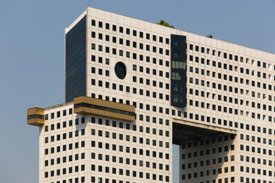 من كنيسة “الدجاجة” إلى فيل تايلاند.. بالفيديو.. أغرب 8 مبان في العالم