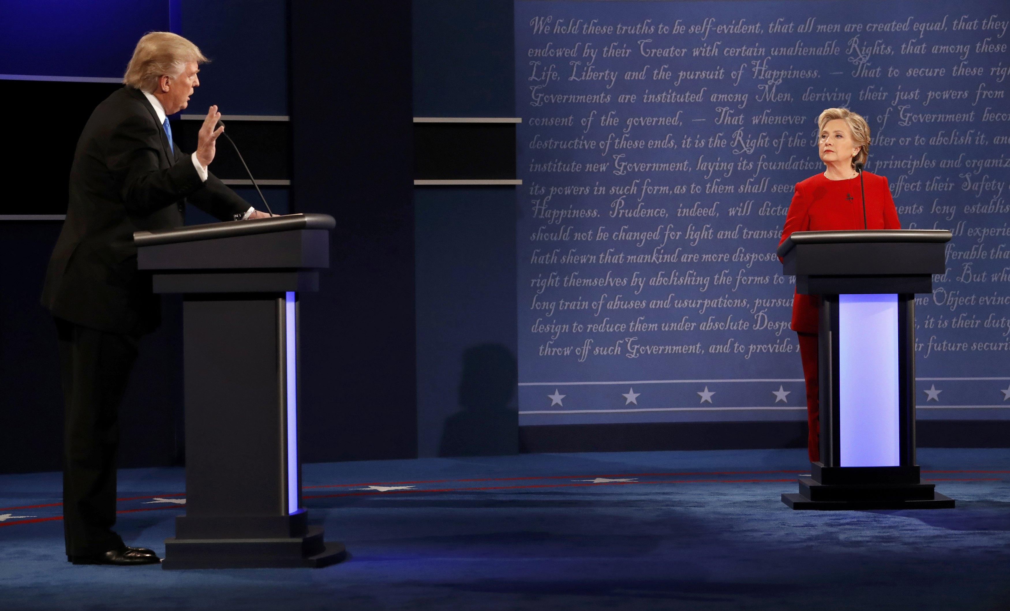 بالفيديو.. رغم كرهه للمسلمين.. إعلام السيسي يدعم ترامب ضد كلينتون