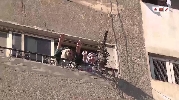 فيديو وصور.. بلكونة الثورة.. أحدث إبداعات رافضي الانقلاب