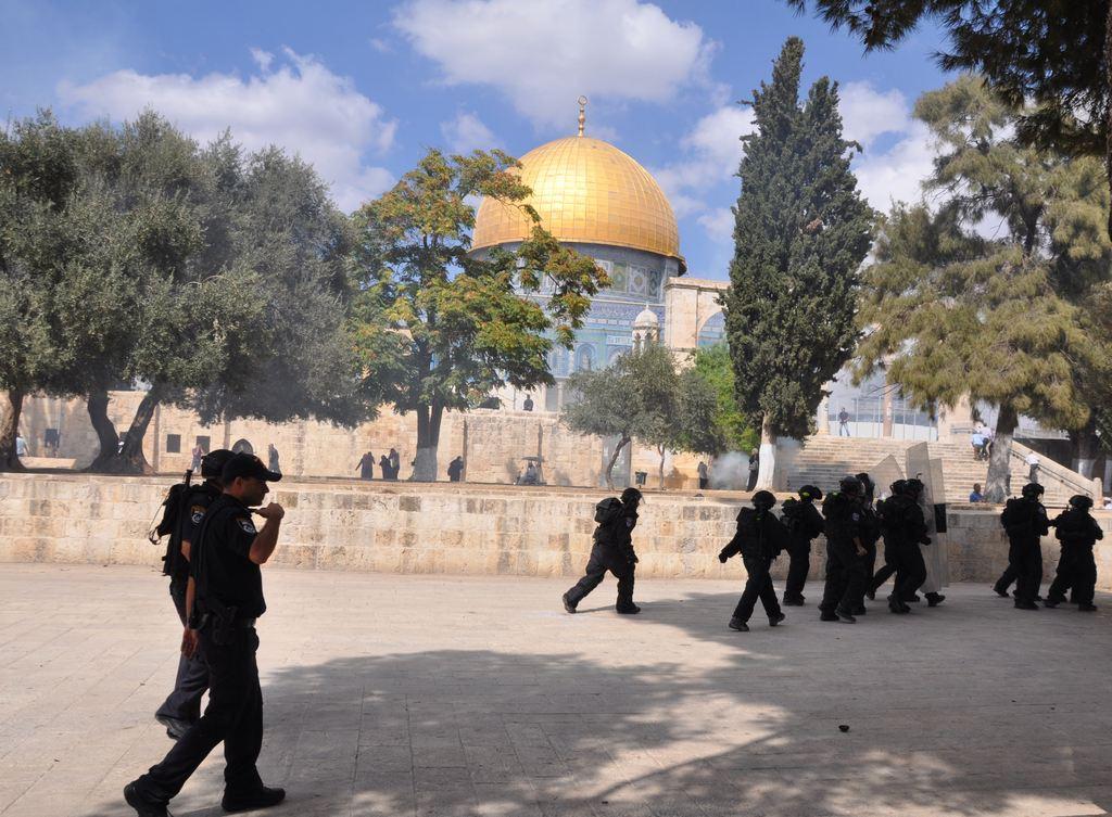 المستوطنون اليهود يقتحمون “الأقصى” صباح اليوم تحت حراسة شرطة الاحتلال