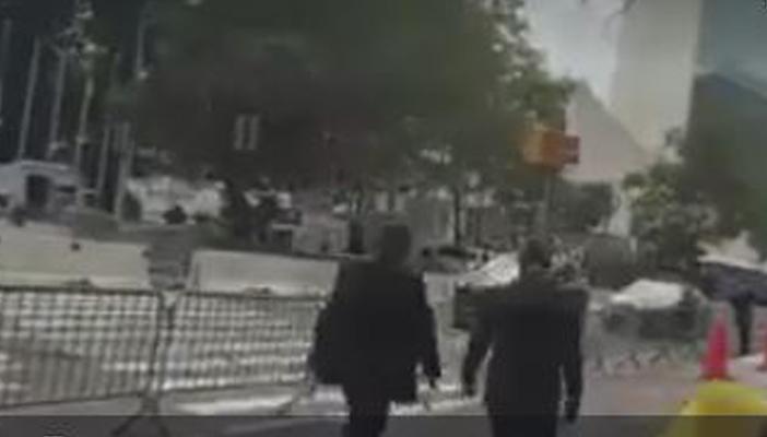 بالفيديو.. متظاهرون مصريون أمام الأمم المتحدة يهاجمون عمرو موسى