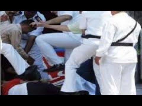 ضابط تأمين في دار القضاء يسحل سيدة أمام مكتب النيابة