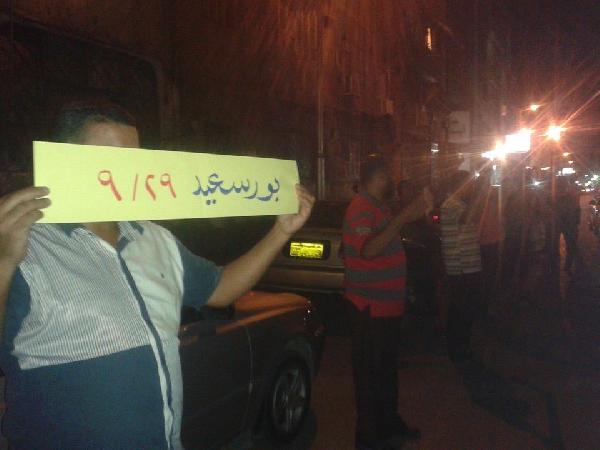 سلسلة بشرية لرافضي الانقلاب في بورسعيد