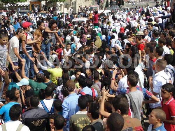 مظاهرات حاشدة  لطلاب وطالبات الأزهر للتنديد بموقف المؤسسة