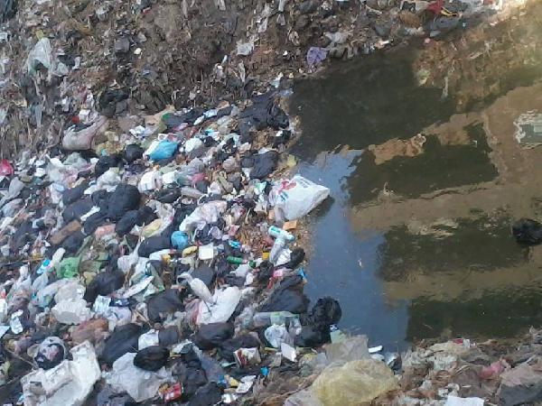 تصاعد أزمة القمامة في قرية شها دقهلية وسط تجاهل المسئولين