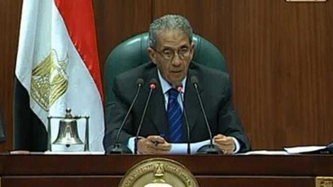 آخر عجائب الـ50: نحن نعد دستور جديد ولا نعدل