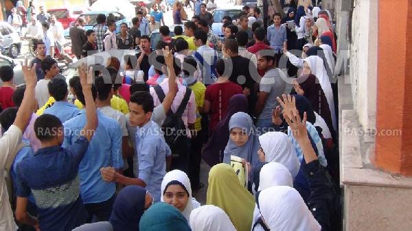 وقفة لشباب ضدالانقلاب أمام عمر أفندىبدمياط