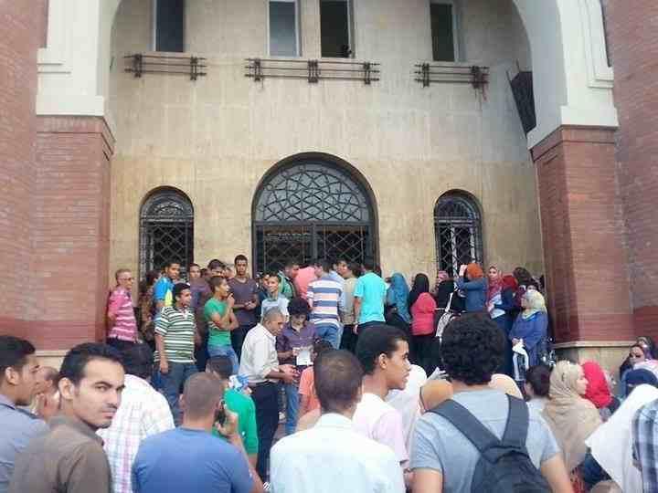 طلاب الثانوية بالإسكندرية يتظاهرون للمطالبة بفتح التحويل الورقي