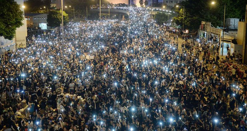 زعماء احتجاج هونج كونج: يجب أن يستقيل ليونج تشون