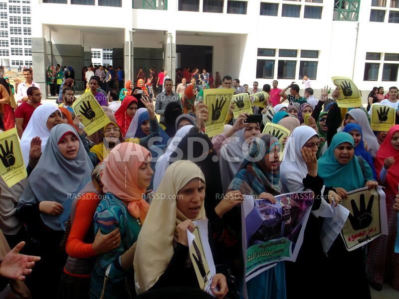 اخلاء سبيل طالبتين شاركتا في تظاهرات مؤيدة للشرعية