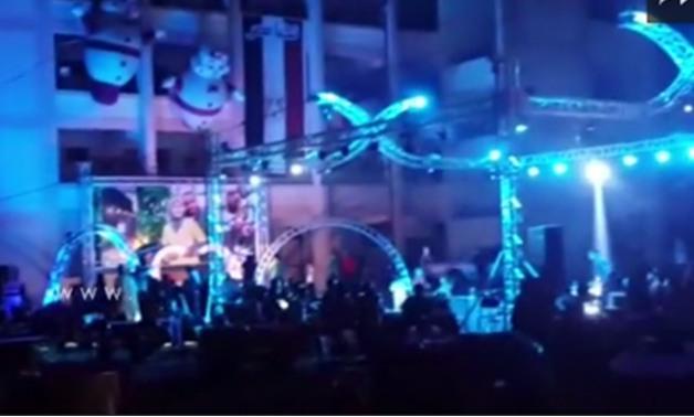 فرح بفناء مدرسة بدمياط بعد زيارة الهلالي.. ومسؤولين يتنصلون من الملعب