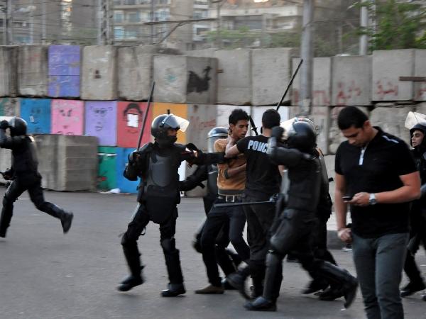 الإخوان..”ياما دقت على الرأس طبول”