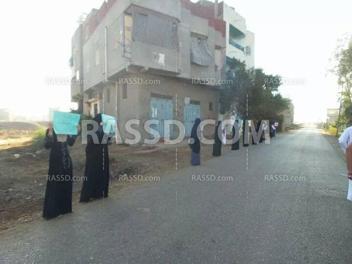 صور | سلسلة بشرية لـ”نساء ضد الانقلاب” بالدقهلية