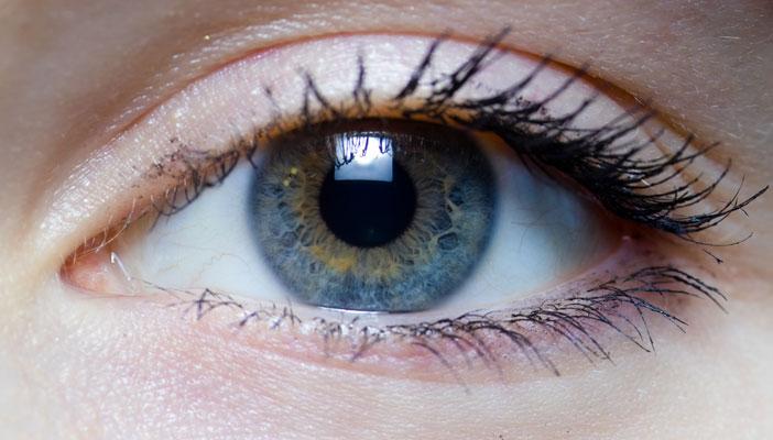 تعرف على 7 ممارسات ضارة تؤذي العين