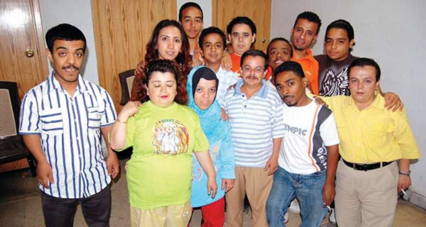 بإنشاء مصنع حياكة خاص بهم.. أقزام مصر يتغلبون على أزمة ملابسهم