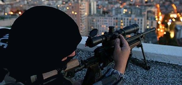 قناصة تعتلي مجمع التحرير