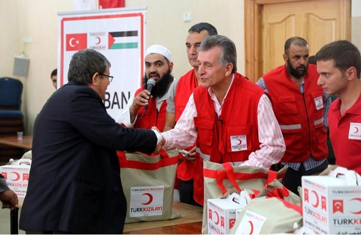 “داود أوغلو” يقدم أضحيته للفلسطينيين