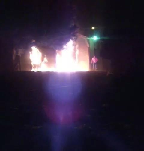 عاجل | مجهولون يضرمون النيران في محطة قطار بالشرقية