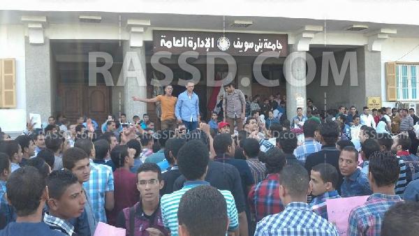 رئيس جامعة بني سويف وعميد كلية صيدلة يشاركون بصلاة جنازةرفيدة