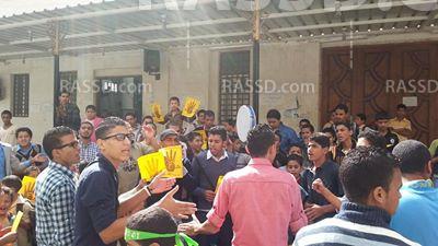 وقفة لطلاب ضد الانقلاب أمام مسجد الفتح بمطروح