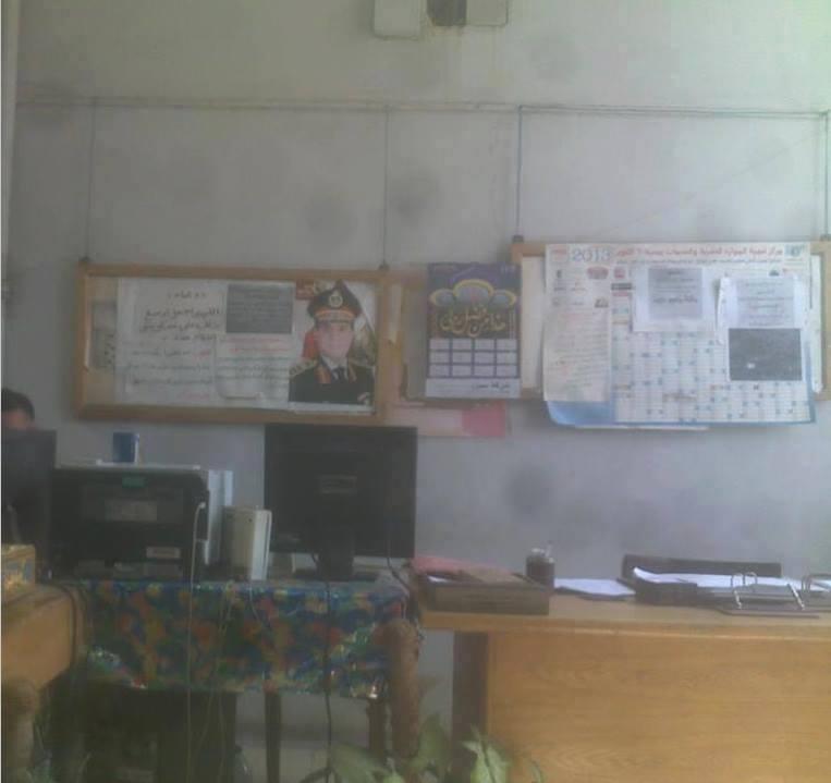 إدارة الامتحانات بهندسة حلوان تعلق صور السيسى