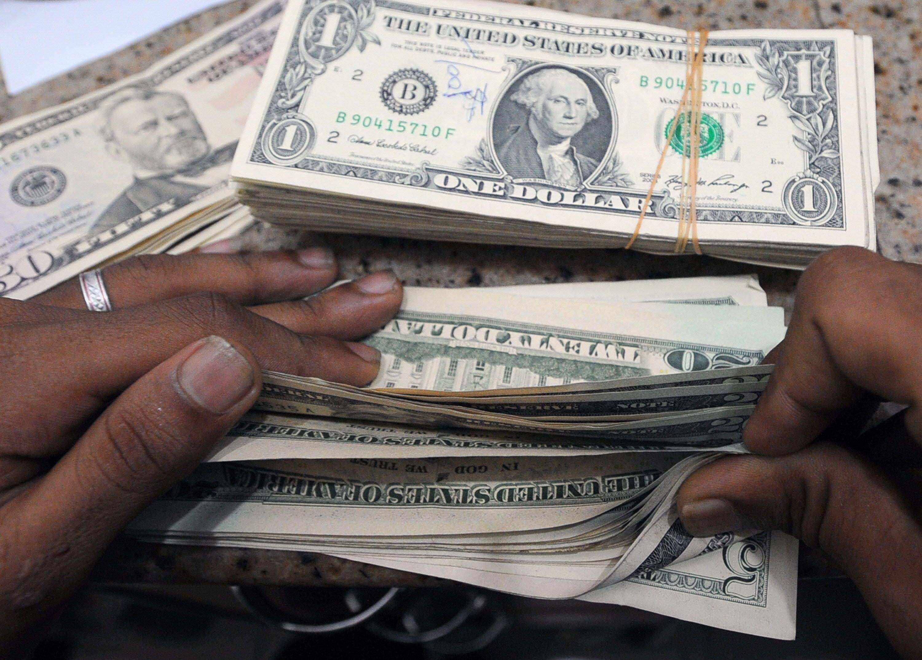 أسعار الدولار تسجل 14.15 جنيهًا للبيع في السوق السوداء