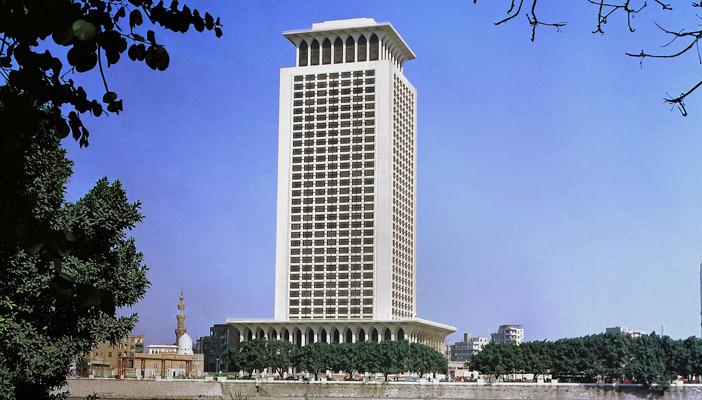 مصر تطالب “إسرائيل” بحماية الفلسطينيين والتوقف عن الاعتداءات عليهم